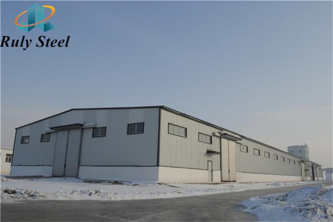 一階建ての鋼鉄製の構造物 備品倉庫 0